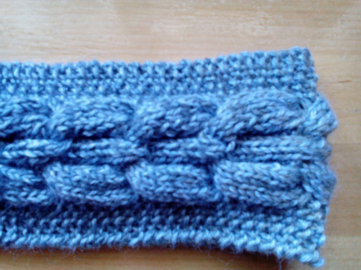 Strickanleitung Stirnband mit Zopfmuster