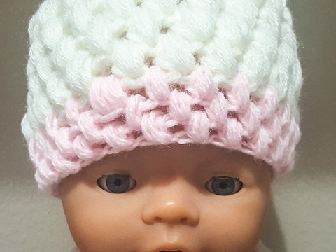 Süße Babymütze mit Büschelmaschen (Newborn - 2 Mon)