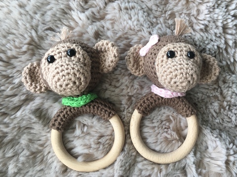 Häkelanleitung Affenrassel mit Holzring