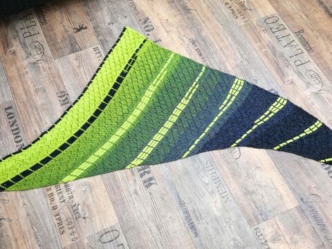 Strickanleitung **Kesse Kiwi** geschwungenes Dreieckstuch aus Bobbel gestrickt