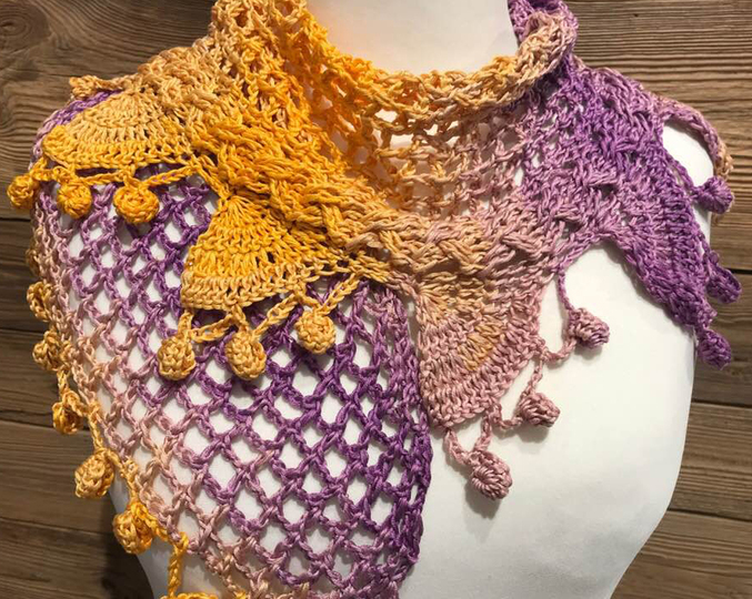 Tuch CLAUDIA mit schönem Häkelzopf