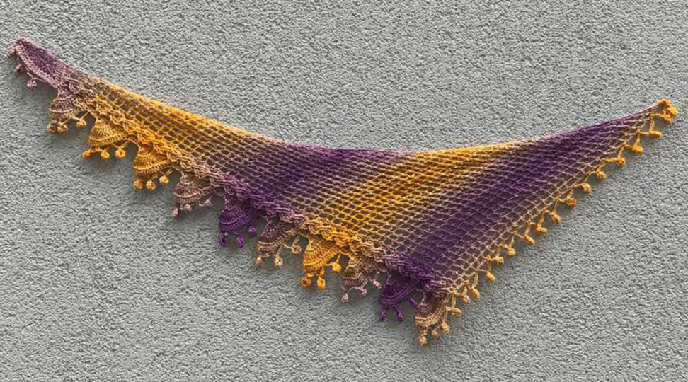 Tuch CLAUDIA mit schönem Häkelzopf