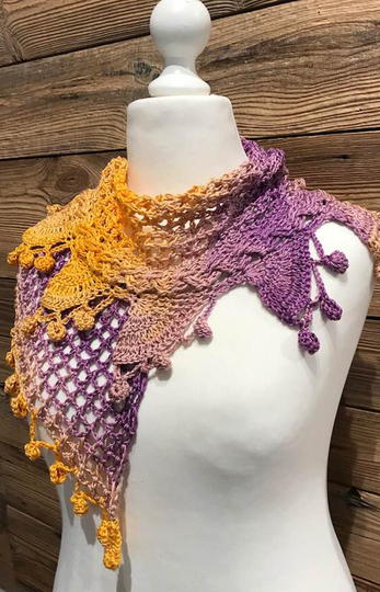 Tuch CLAUDIA mit schönem Häkelzopf