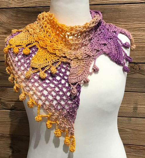 Tuch CLAUDIA mit schönem Häkelzopf