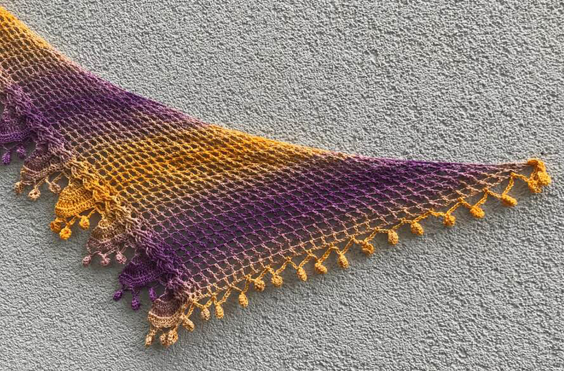 Tuch CLAUDIA mit schönem Häkelzopf