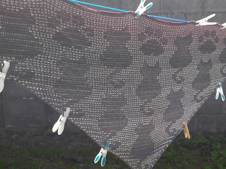 Triangular Shawl "Black Cats"