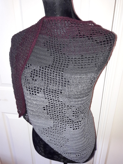 Triangular Shawl "Black Cats"