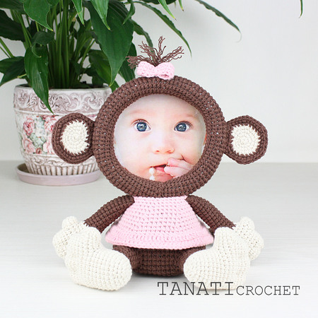 Crochet Pattern of Photo Frame Loving Monkey