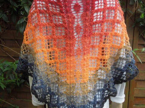 Häkeltuch The Happy Brave