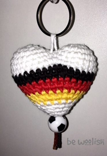 WM - Komplettset Deutschland / Fan - Häkelanleitung - Haarband, Armband, Beanie, Fußballherz uvm.