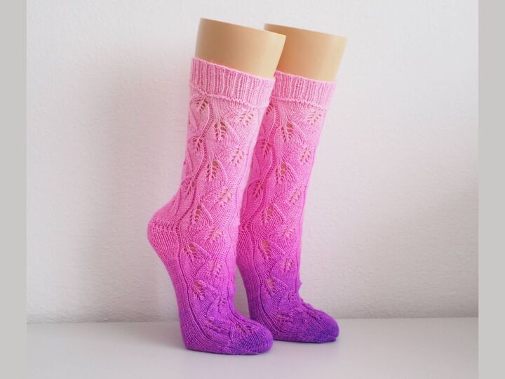 Adele - Strickanleitung für Socken mit Blattmuster