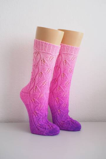 Adele - Strickanleitung für Socken mit Blattmuster