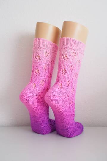 Adele - Strickanleitung für Socken mit Blattmuster