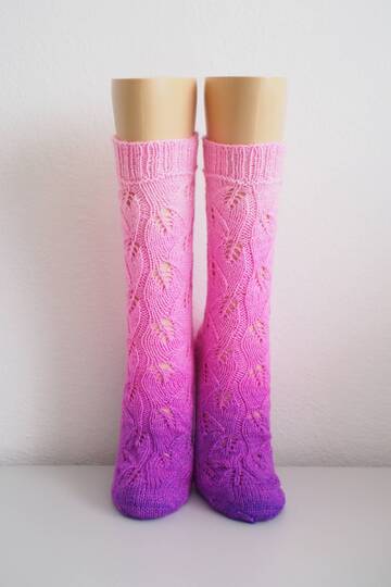 Adele - Strickanleitung für Socken mit Blattmuster