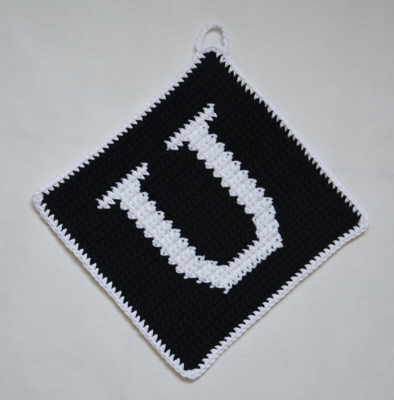 Letter "U" Potholder Crochet Pattern - for beginners