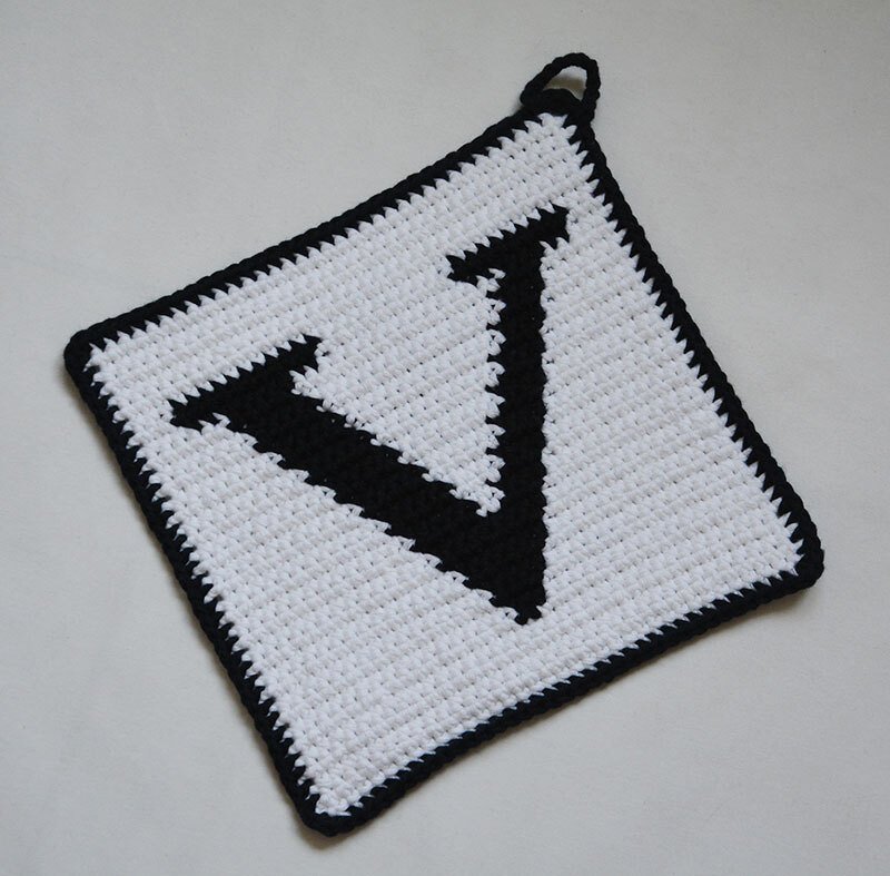 Letter "V" Potholder Crochet Pattern - for beginners