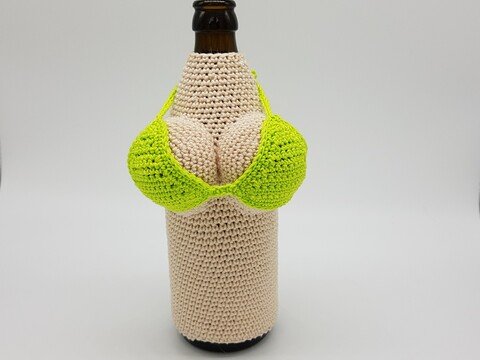 Kostenlose Häkelanleitung für einen Bierflaschenanzug