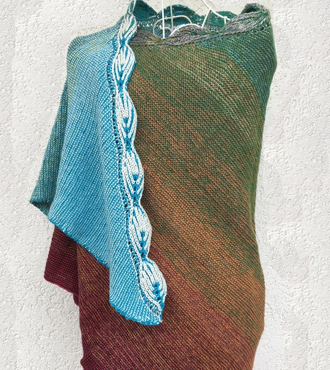 Tuch "Blätter-Wellen" aus 2 BOBBEL-COTTON von Woolly Hugs im Relief-Patent gestrickt