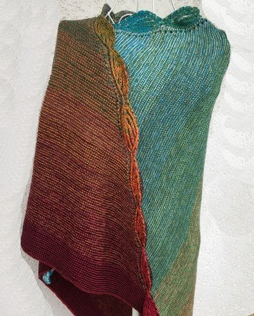 Tuch "Blätter-Wellen" aus 2 BOBBEL-COTTON von Woolly Hugs im Relief-Patent gestrickt
