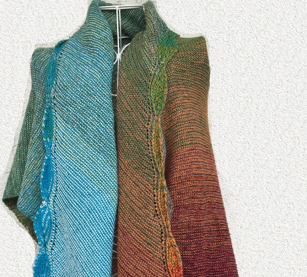 Tuch "Blätter-Wellen" aus 2 BOBBEL-COTTON von Woolly Hugs im Relief-Patent gestrickt