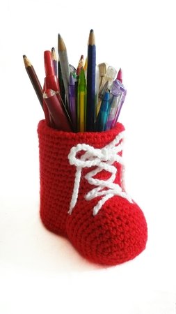 Crochet pattern for pencil holder shoes PDF english-deutsch-dutch ternura amigurumi