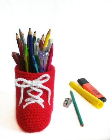 Crochet pattern for pencil holder shoes PDF english-deutsch-dutch ternura amigurumi