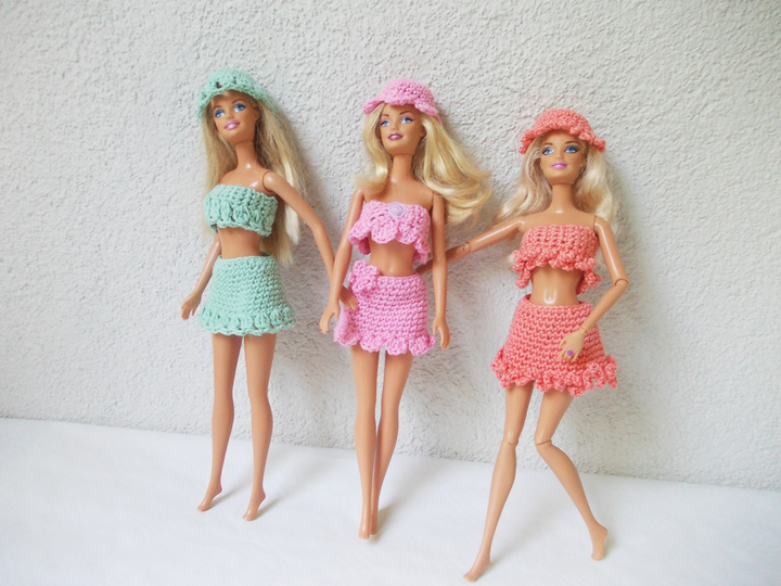 Häkelanleitung Puppenkleider, 3 Garnituren mit Hut