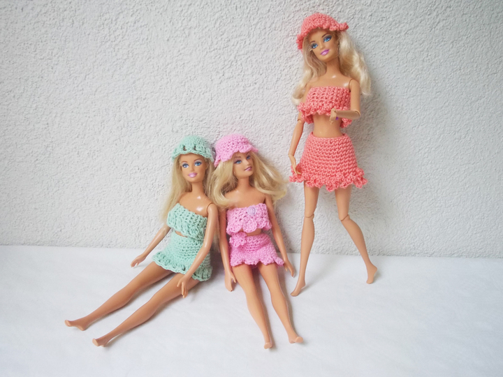 Häkelanleitung Puppenkleider, 3 Garnituren mit Hut