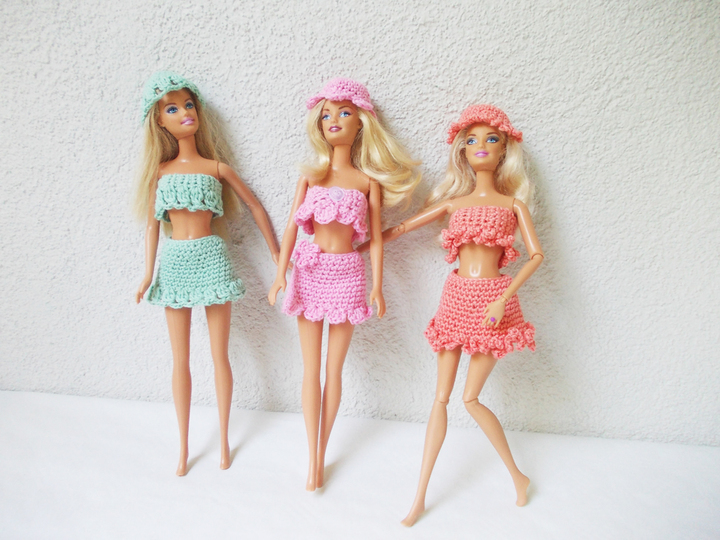Häkelanleitung Puppenkleider, 3 Garnituren mit Hut