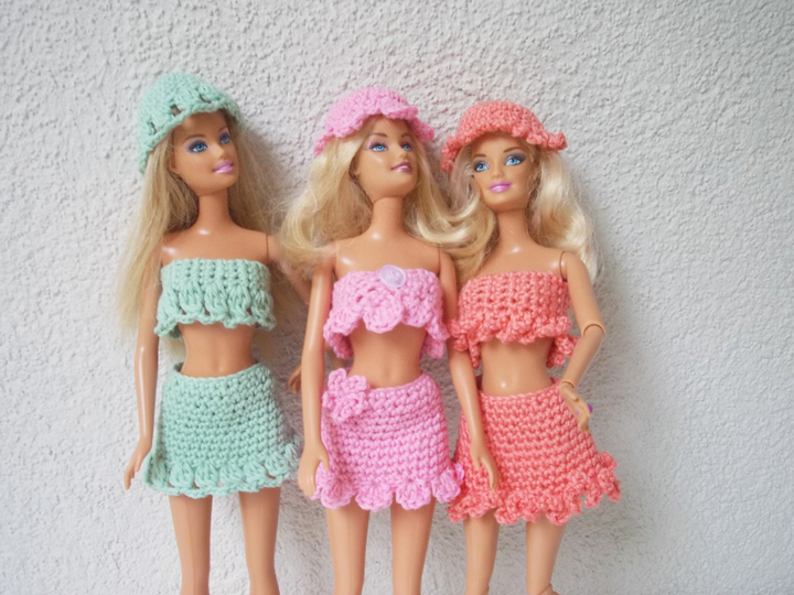 Häkelanleitung Puppenkleider, 3 Garnituren mit Hut