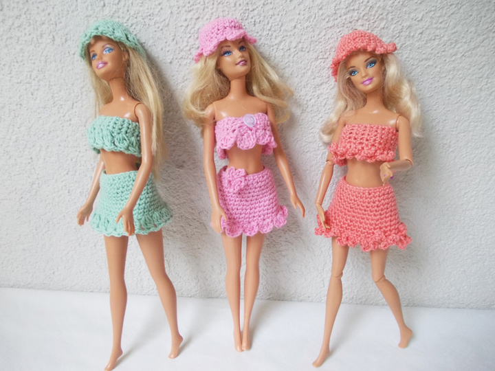 Häkelanleitung Puppenkleider, 3 Garnituren mit Hut