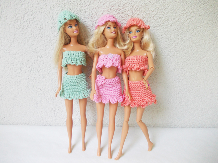 Häkelanleitung Puppenkleider, 3 Garnituren mit Hut