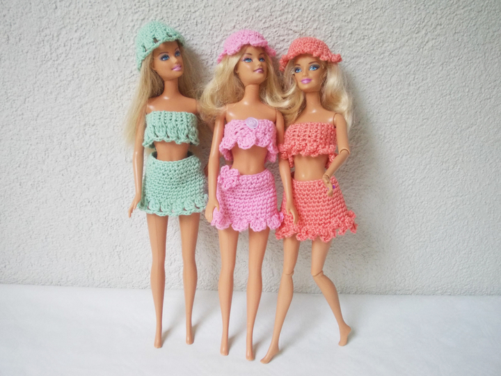 Häkelanleitung Puppenkleider, 3 Garnituren mit Hut