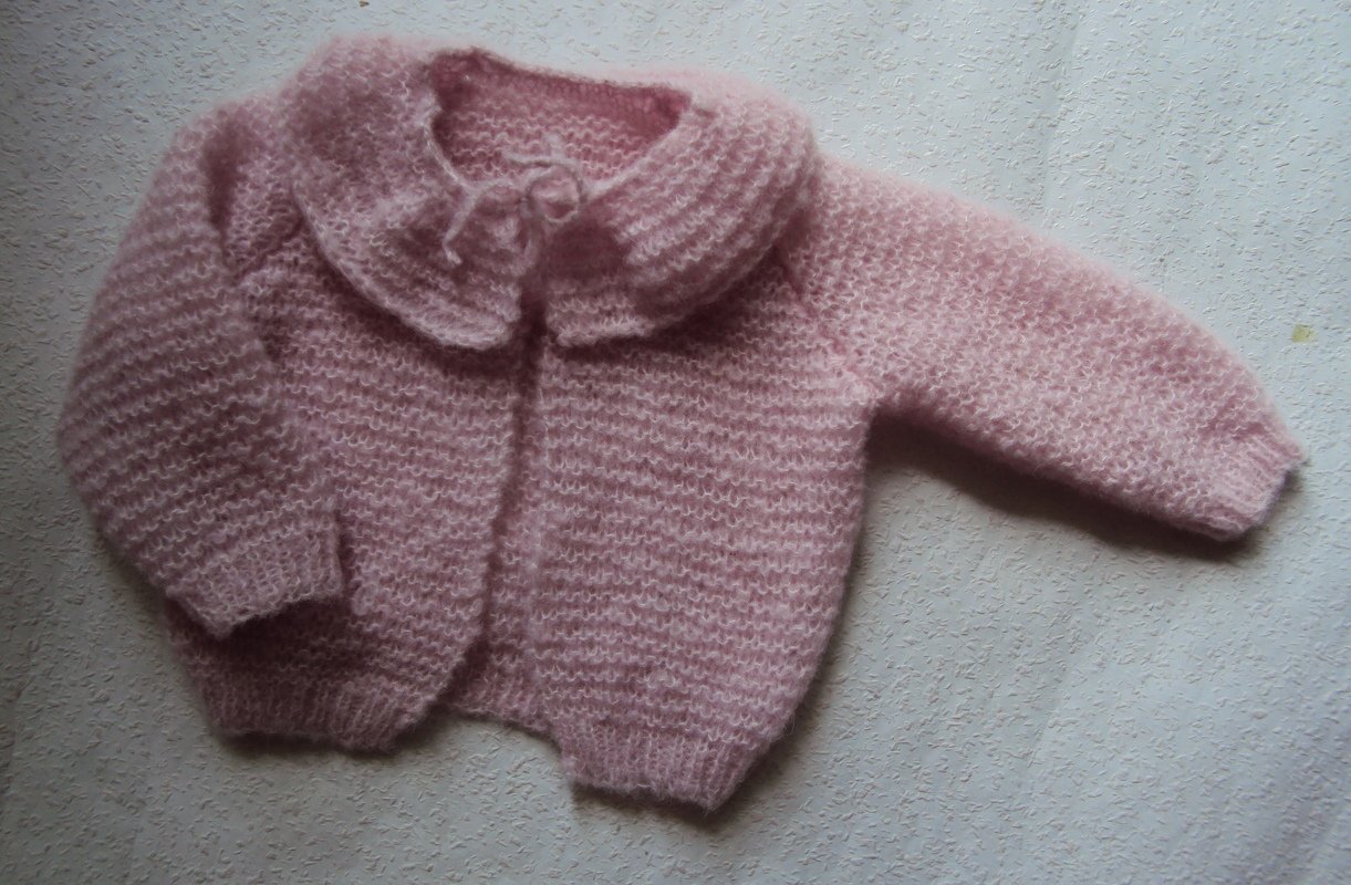 Rosa Jäckchen im Raglanschnitt mit Kragen Größe 80