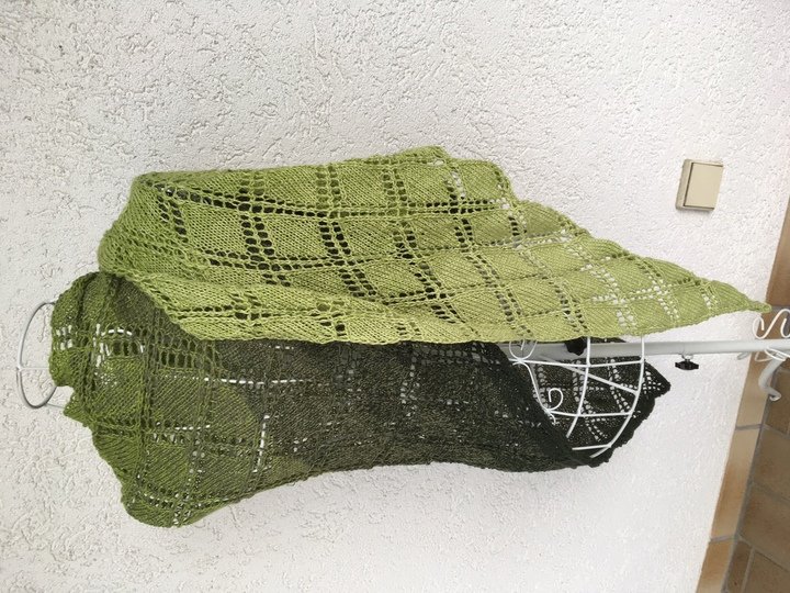 Tuch Rauten-Spezialist mit 1 BOBBEL-COTTON von Woolly Hugs stricken