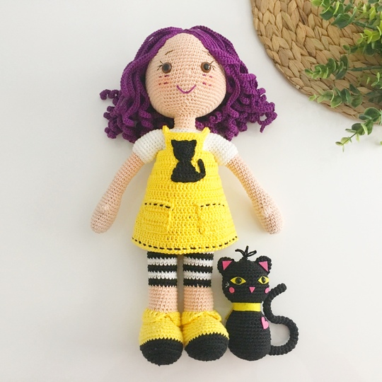 Puppe LOLA mit Katze, Deutsch, Englisch & Türkisch