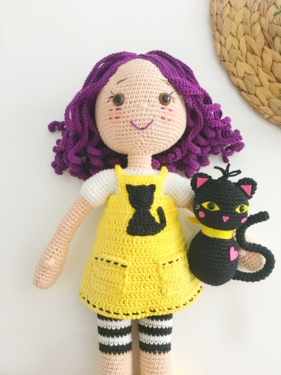 Puppe LOLA mit Katze, Deutsch, Englisch & Türkisch