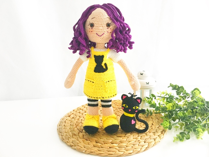 Puppe LOLA mit Katze, Deutsch, Englisch & Türkisch