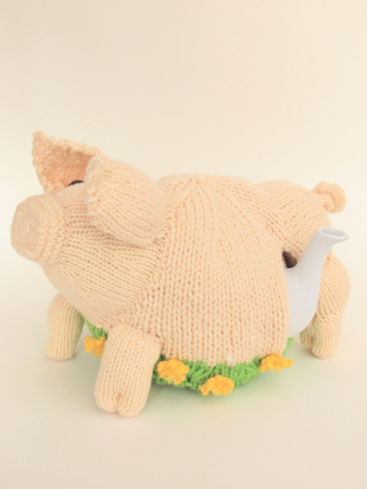 British Lop Pig Tea Cosy Knitting Pattern