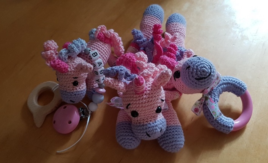 Baby-Kuschelset Einhorn, Kuscheleinhorn, Rassel, Aufhänger