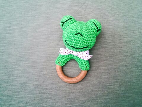 Häkelanleitung Frosch Rassel, Babyrassel häkeln