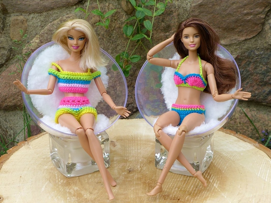 Kostenlose Anleitung: Sessel und Teppich für kleine Anziehpuppen