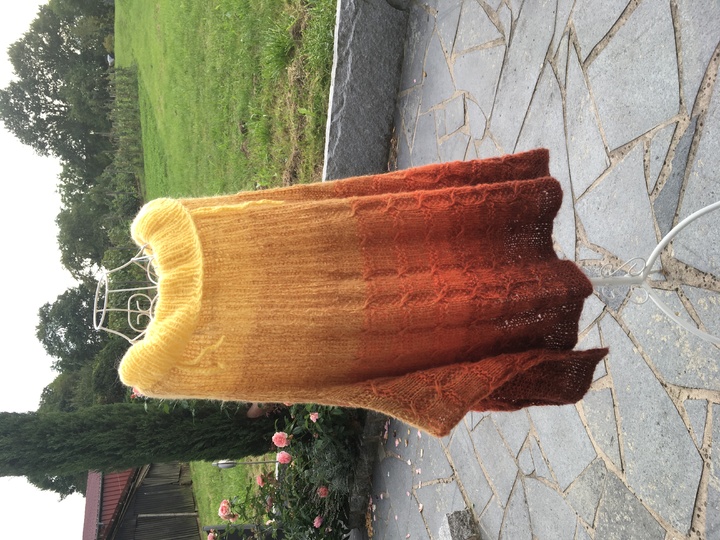 Poncho "Like Wellness" aus 2 BOBBEL-MOHAIR von Woolly Hugs gestrickt