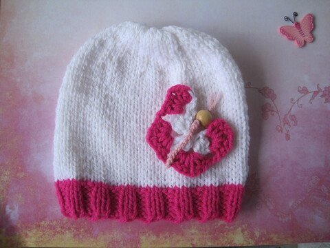 Strickanleitung Babymütze mit Häkelschmetterling bis 6 Monate