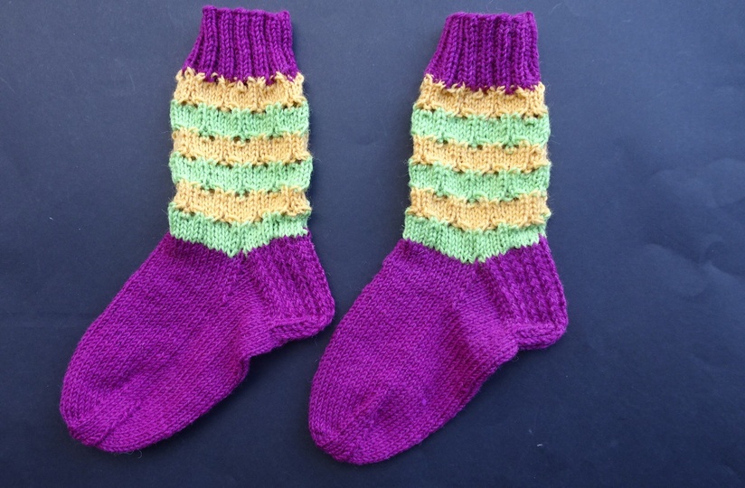 Strickanleitung für Socken mit rundem Muster für Gr. 38/39