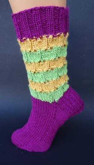 Strickanleitung für Socken mit rundem Muster für Gr. 38/39