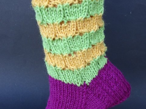 Strickanleitung für Socken mit rundem Muster für Gr. 38/39