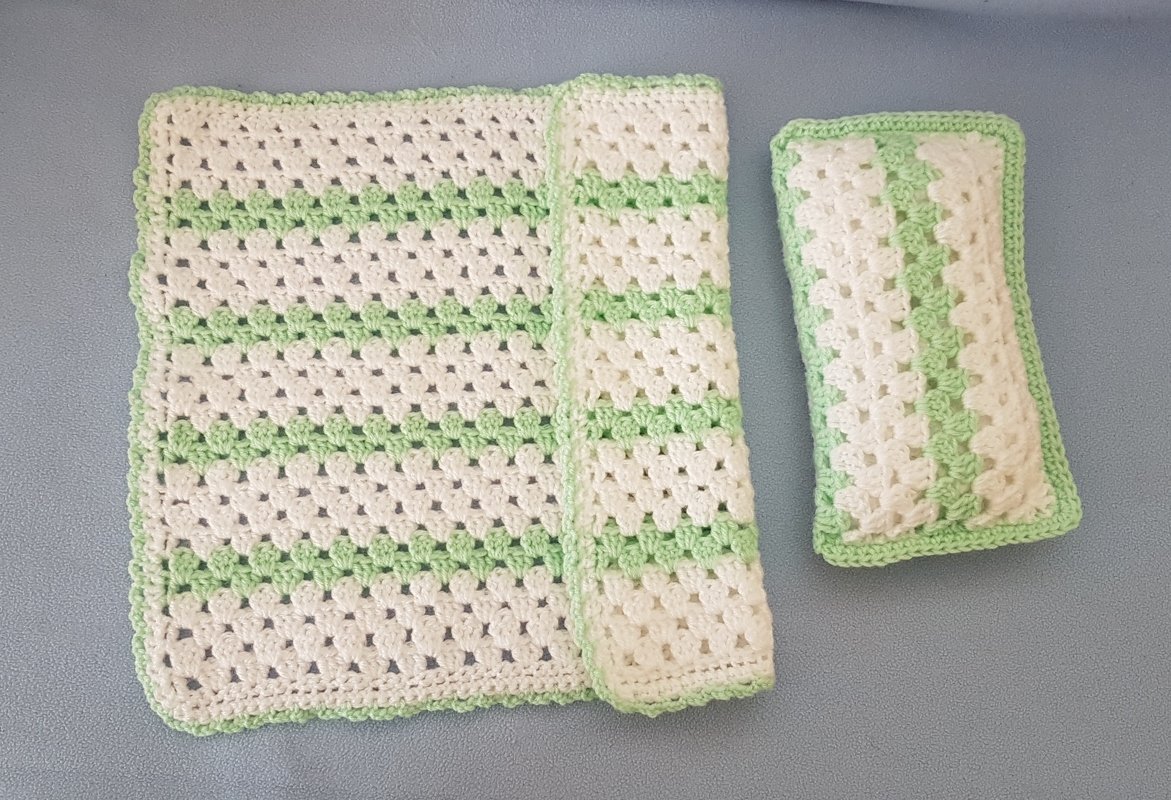 Häkelset: Streifen-Schmusetuch und Mini-Kissen in Creme und Hellgrün