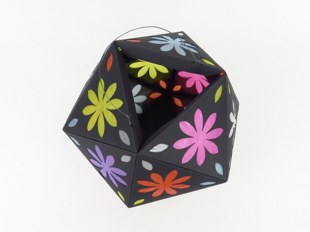 Runde St. Martins-Laterne mit Blumen – Bastelvorlagen und Anleitung