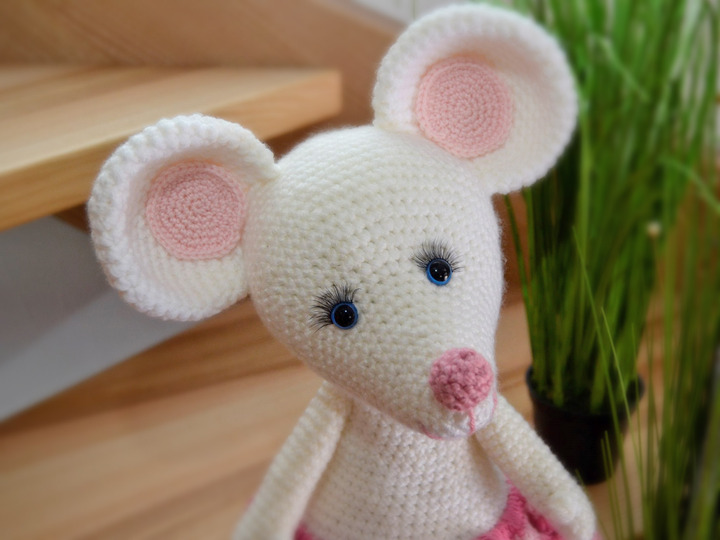 Maus Mädchen ROSALINDE Kantenhocker Türstopper oder Schlenkertier